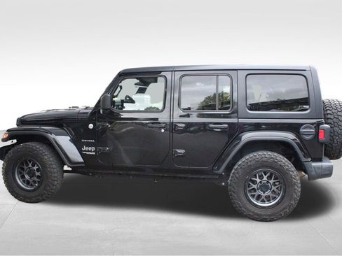 Used 2018 Jeep Wrangler Unlimited Sahara AWD/4WD image 13
