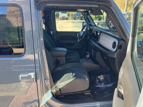 Used 2024 Jeep Wrangler Unlimited image 20