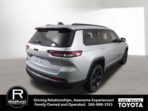 Used 2023 Jeep Grand Cherokee L Laredo AWD/4WD image 7