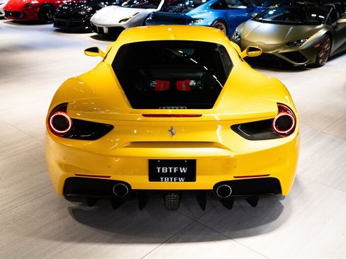 Used 2016 Ferrari 488 GTB RWD image 13