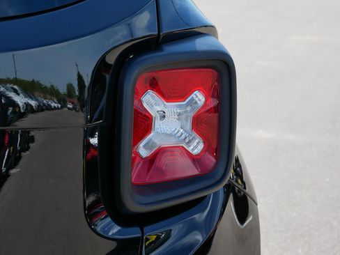 Used 2023 Jeep Renegade Limited AWD/4WD image 13