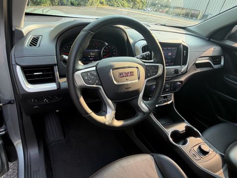 Used 2024 GMC Terrain SLT AWD/4WD image 30