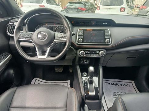 Used 2020 Nissan Kicks SR w/ SR Premium Package FWD image 12