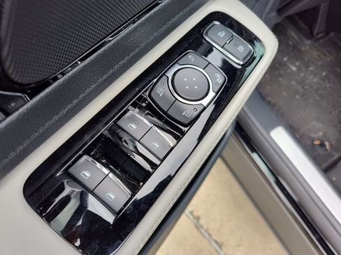 Used 2025 Lincoln Aviator 2WD image 21
