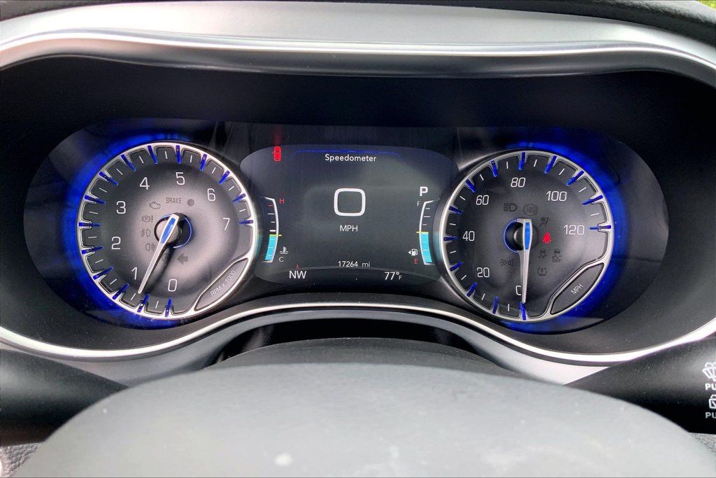 Used 2026 Chrysler Pacifica Limited FWD image 19