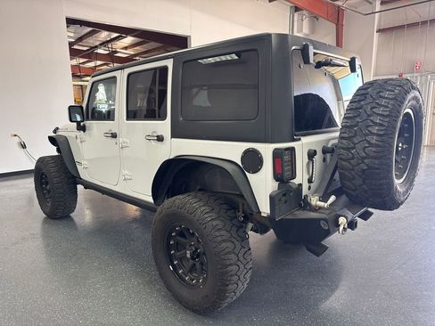 Used 2013 Jeep Wrangler Unlimited Rubicon w/ Connectivity Group AWD/4WD image 6