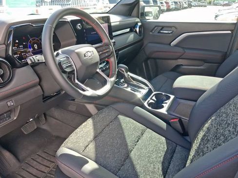 Used 2025 Chevrolet Colorado Z71 AWD/4WD image 11