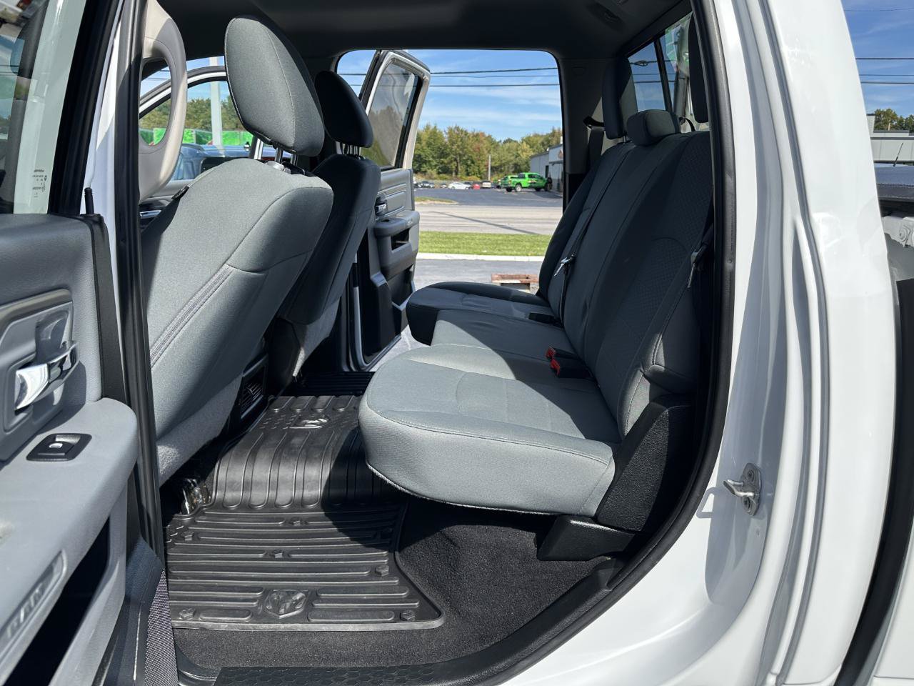 Used 2018 RAM 1500 SLT AWD/4WD image 29