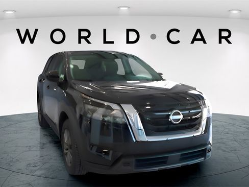 Used 2025 Nissan Pathfinder S image 1