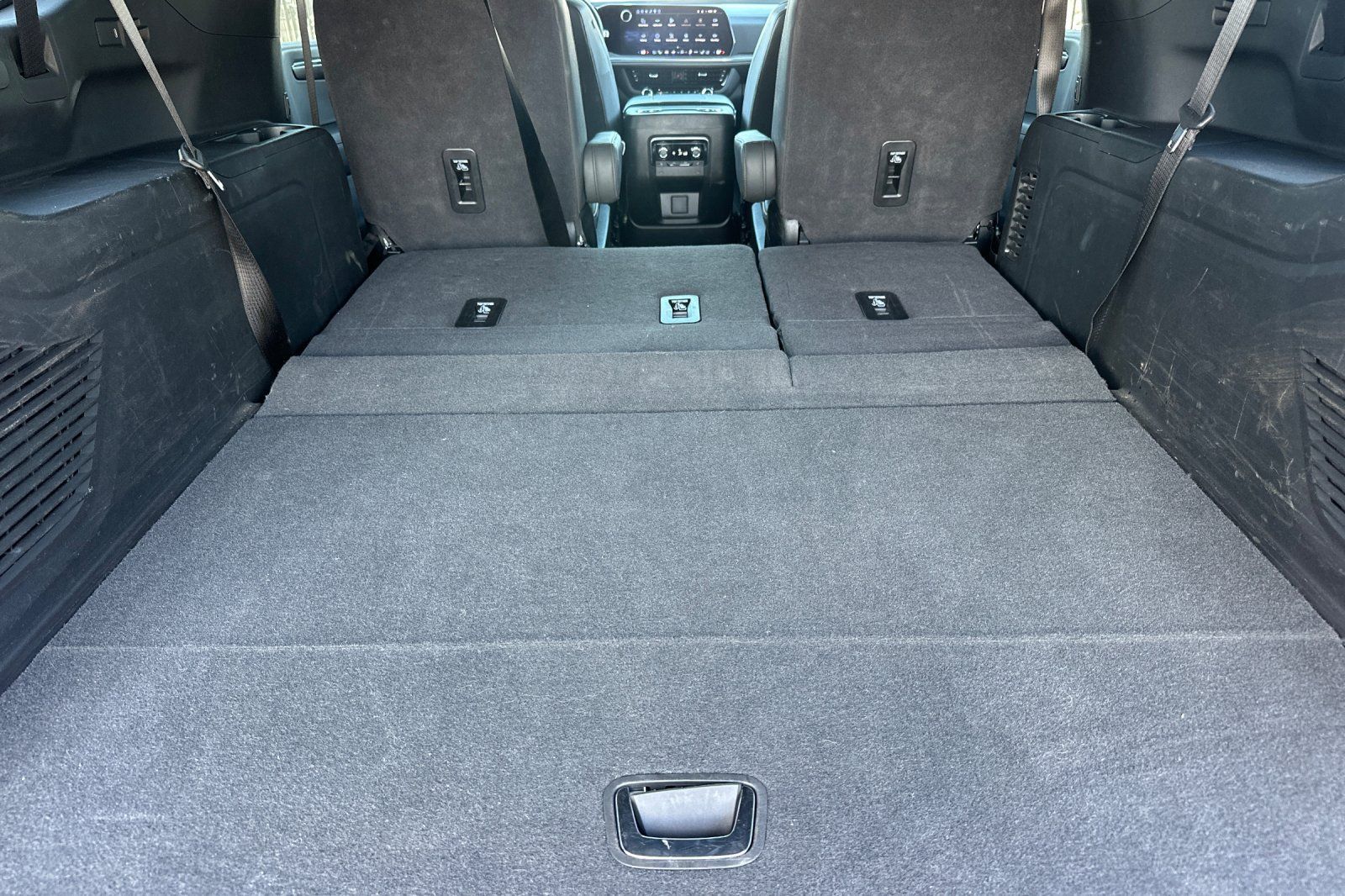 Used 2026 Chevrolet Suburban Premier w/ Sun And Tow Package AWD/4WD image 17