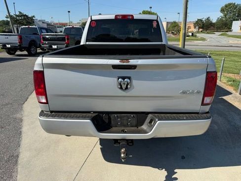 Used 2018 RAM 1500 Express AWD/4WD image 9