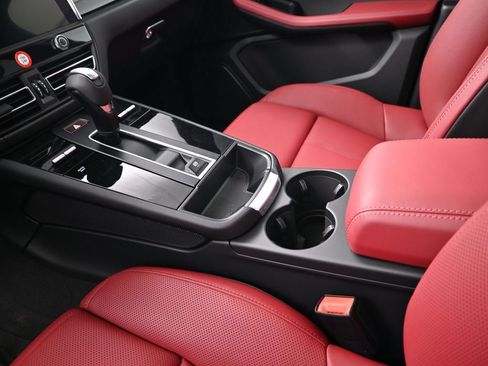 Certified 2026 Porsche Macan Turbo AWD/4WD image 22