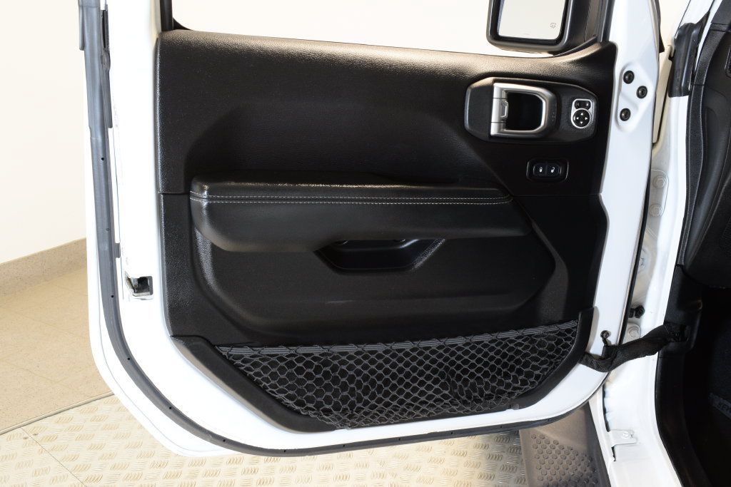 Used 2020 Jeep Wrangler Unlimited Sahara w/ Uconnect 4C Nav & Sound Group AWD/4WD image 13