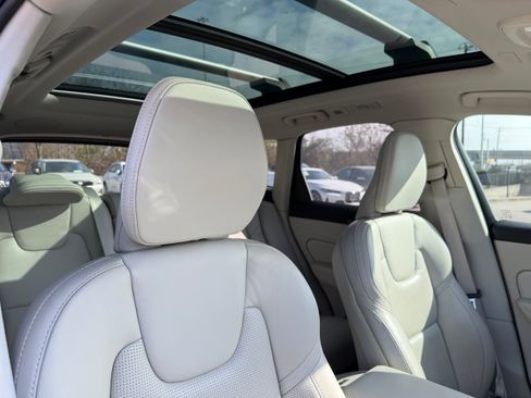Certified 2023 Volvo XC60 T8 Ultimate w/ Climate Package image 11