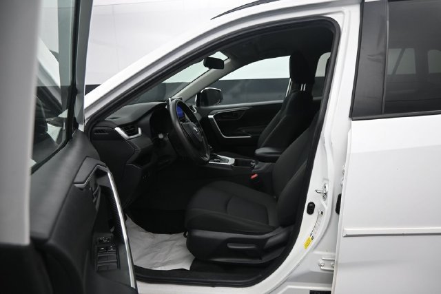 Used 2024 Toyota RAV4 LE AWD/4WD image 10
