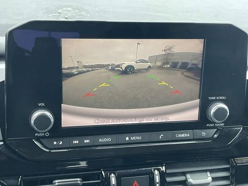 Used 2022 Nissan Pathfinder SV image 30