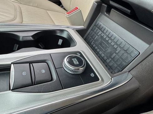 Used 2022 Ford Explorer Platinum w/ Technology Package image 30