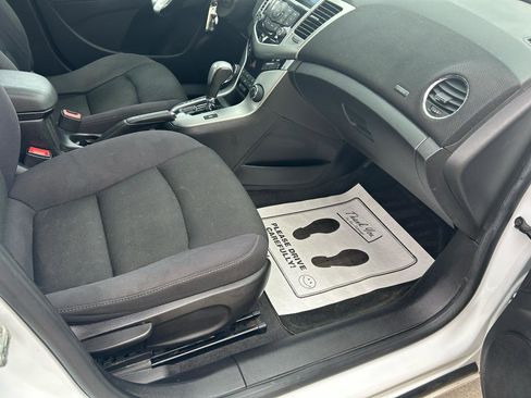Used 2014 Chevrolet Cruze LT image 12