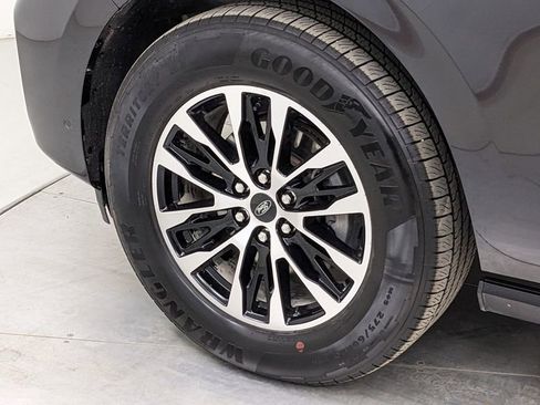 Certified 2025 Ford Expedition Platinum image 5