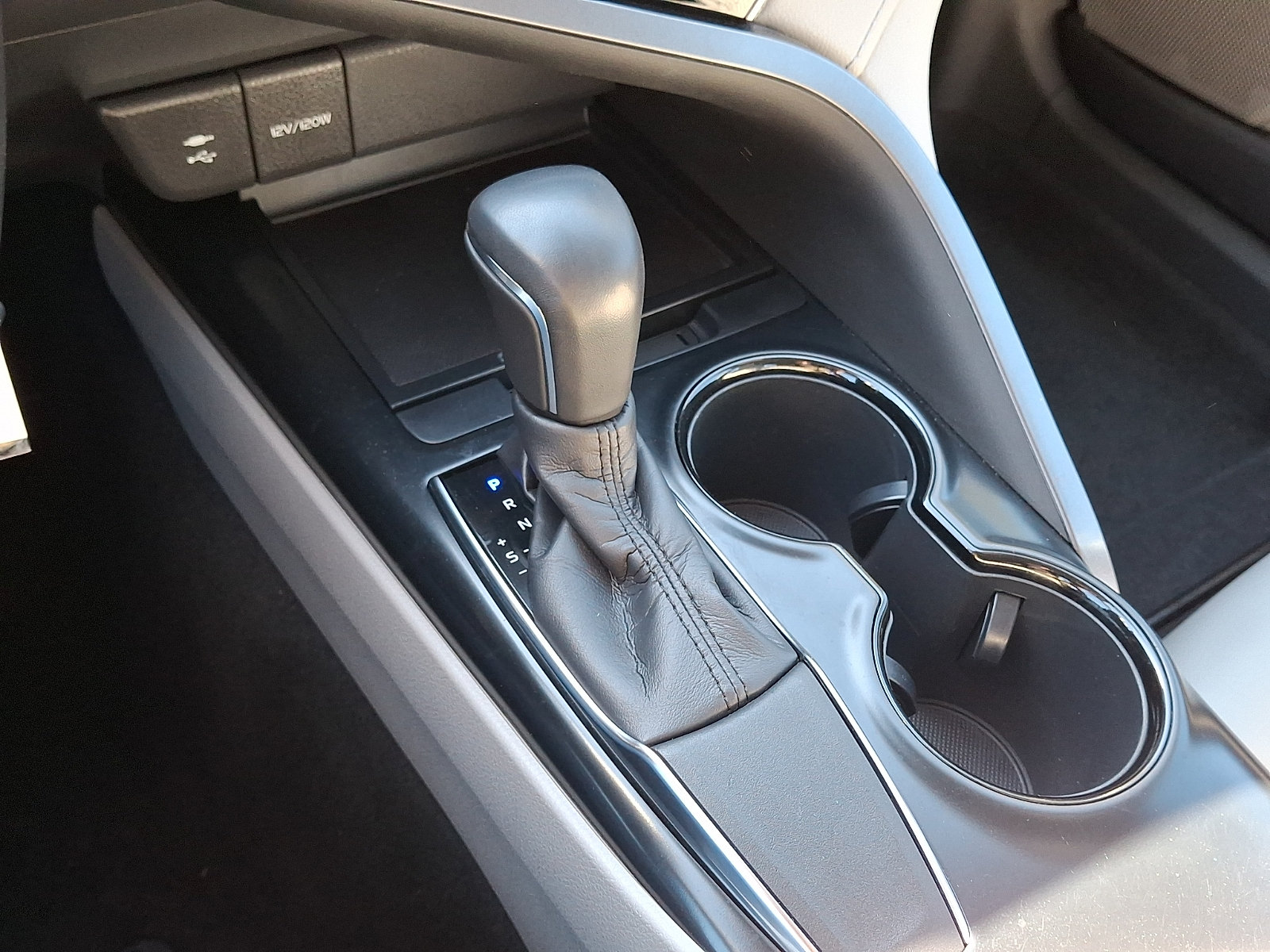 Used 2019 Toyota Camry SE w/ Protection Package (Q2) FWD image 15