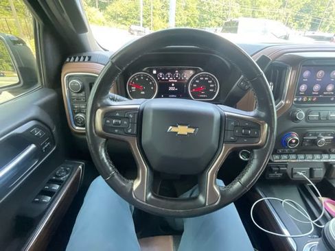Used 2020 Chevrolet Silverado 1500 High Country w/ Technology Package AWD/4WD image 13