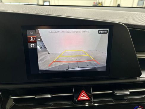 New 2025 Kia Niro LX image 18