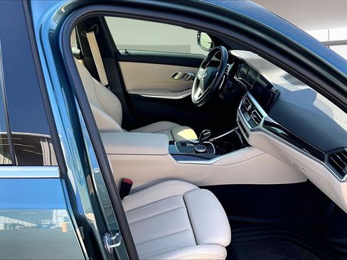 Used 2021 BMW 330i Sedan w/ Driving Assistance Package image 29
