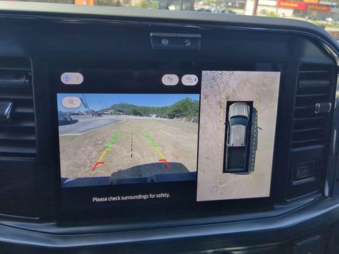 Used 2025 Ford F350 Lariat w/ Black Appearance Package image 18