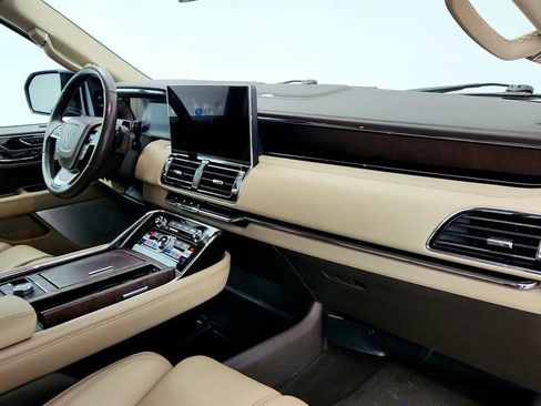 Used 2022 Lincoln Navigator Reserve image 30