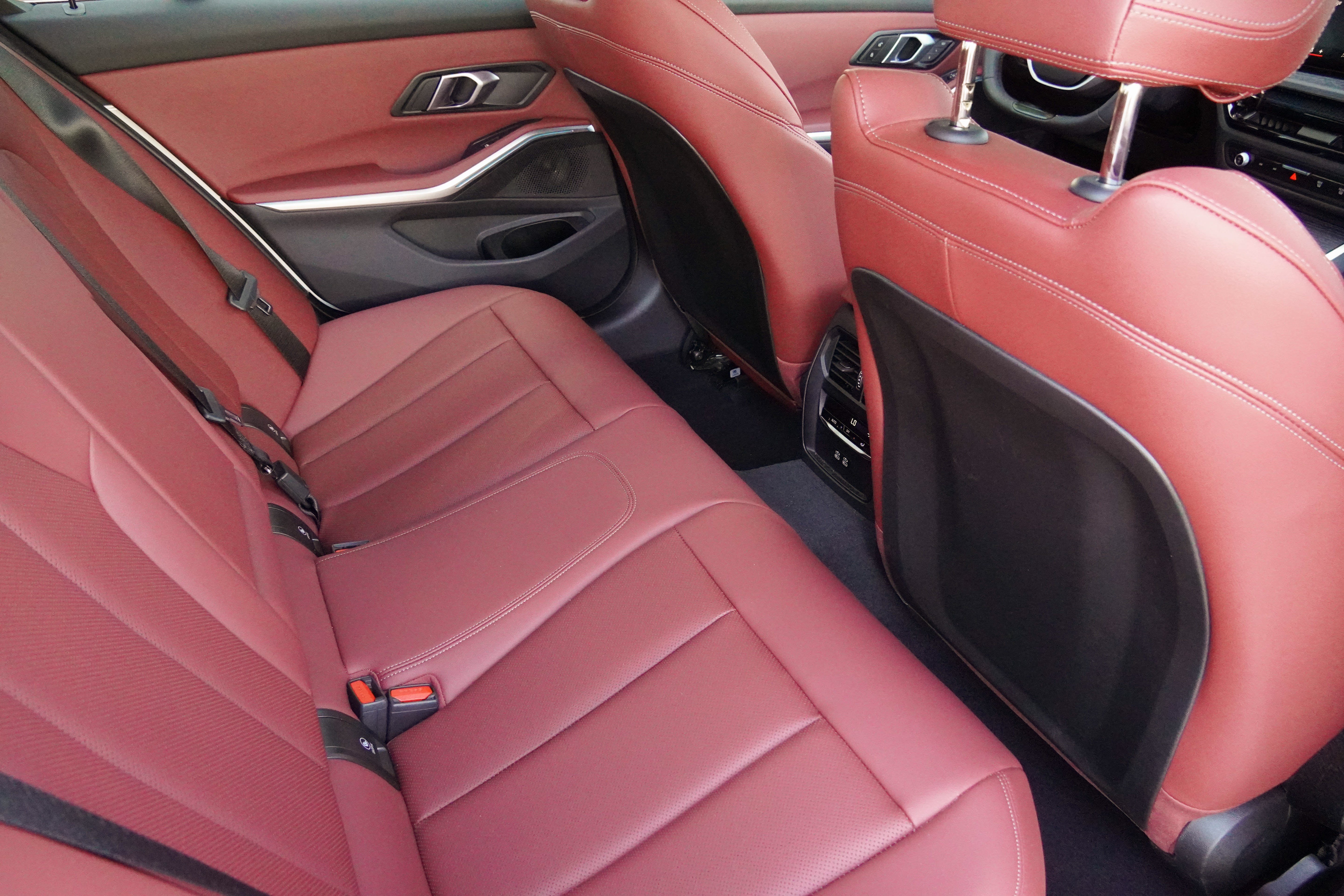 Certified 2025 BMW 330i Sedan RWD image 30