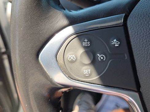 Used 2022 Chevrolet Traverse LT FWD image 36