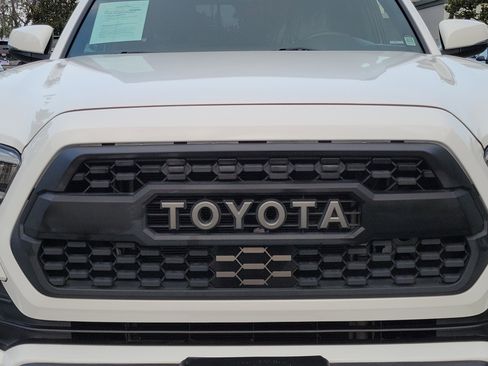 Used 2021 Toyota Tacoma TRD Off-Road w/ Technology Package AWD/4WD image 28