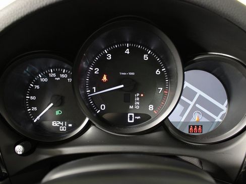 Used 2024 Porsche Macan w/ Premium Plus Package image 22