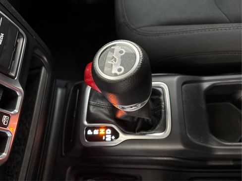 Used 2018 Jeep Wrangler Unlimited Sport S AWD/4WD image 46
