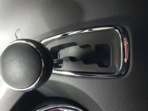 Used 2019 Dodge Grand Caravan GT image 21