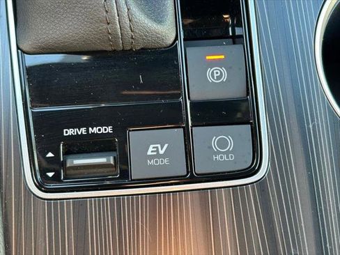 Certified 2023 Toyota Sienna Platinum image 32