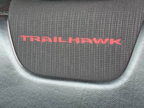 Used 2017 Jeep Cherokee Trailhawk w/ Cold Weather Group AWD/4WD image 4