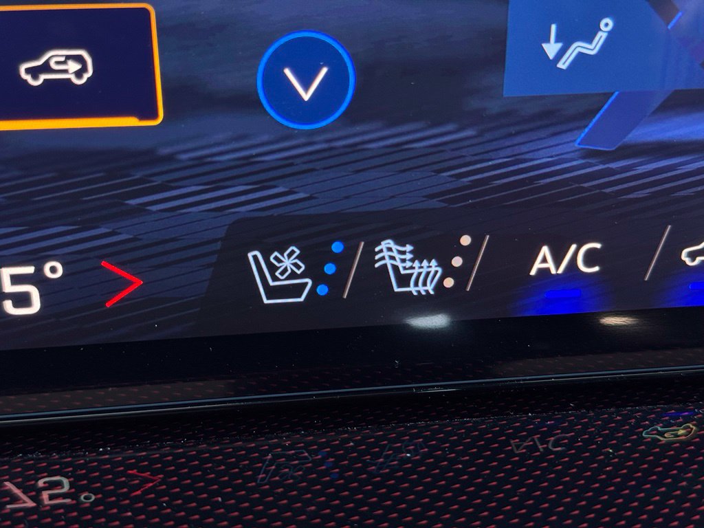 New 2027 Chevrolet Traverse RS w/ LPO, Floor Liner Package FWD image 37