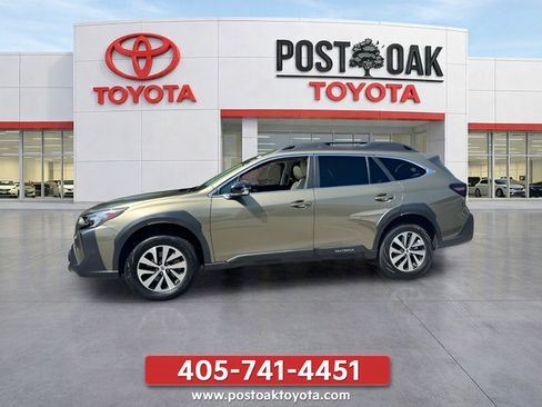 Used 2024 Subaru Outback Premium AWD/4WD image 3