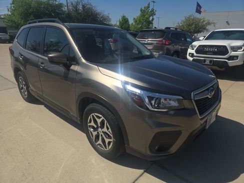 Used 2019 Subaru Forester Premium image 1
