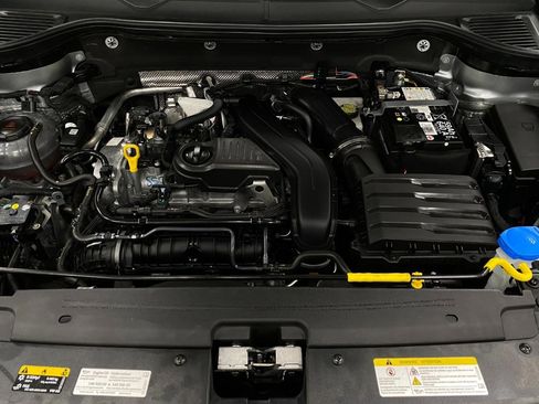 Used 2025 Volkswagen Taos SE image 11