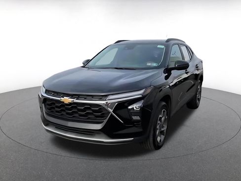 Used 2025 Chevrolet Trax LT image 6