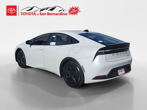 Used 2026 Toyota Prius Plug-In Hybrid FWD image 3