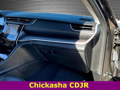 Used 2022 Jeep Grand Cherokee L Limited image 25