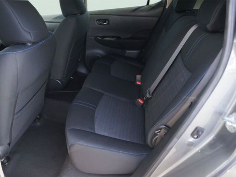 Used 2018 Nissan Leaf SV FWD image 12