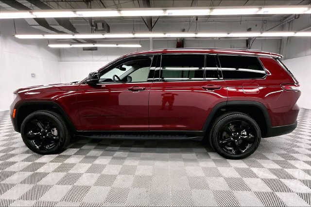 Used 2023 Jeep Grand Cherokee L Limited w/ Black Appearance Package AWD/4WD image 14