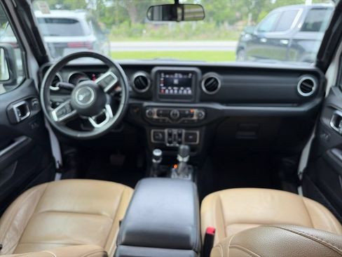 Used 2018 Jeep Wrangler Unlimited Sahara w/ Dual Top Group AWD/4WD image 15
