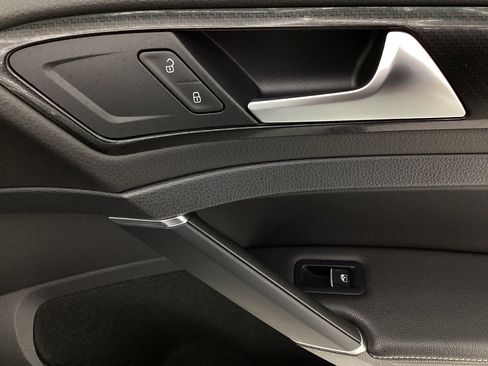Used 2019 Volkswagen Golf R 4-Door AWD/4WD image 40