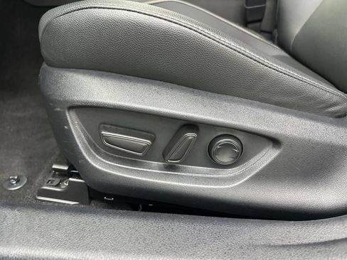 Used 2025 Toyota Camry SE FWD image 10