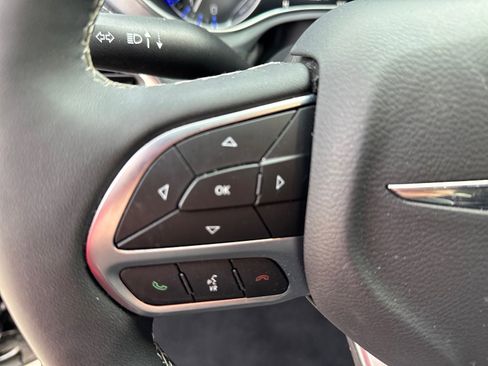 Used 2026 Chrysler Pacifica Limited FWD image 16
